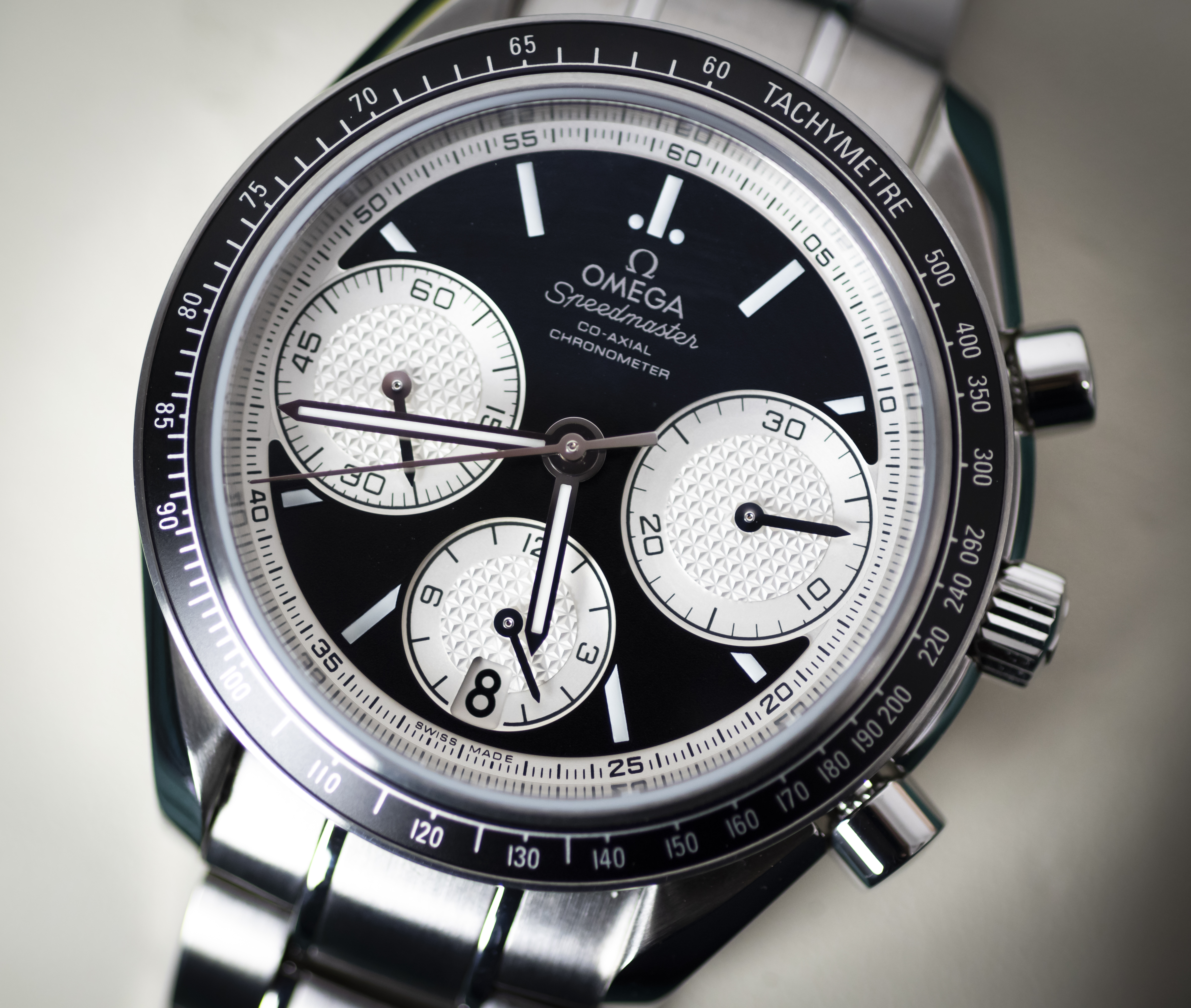 Przykład zegarka luksusowego z certyfikatem chronometru